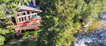 Beautiful Red Lodge Cabin right on the river and only minutes from town.