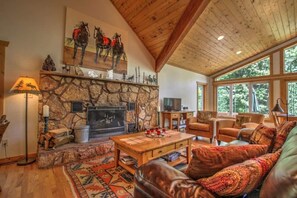 TV, fireplace, DVD player