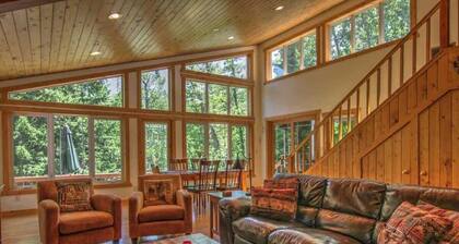 Creekside Wolf Cabin- On The River- Close to Town