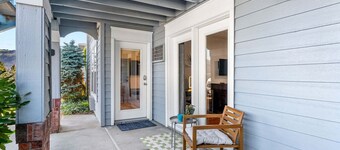 08 Lodge, Downtown, AC, Ground Floor, Hood River!