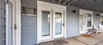 08 Lodge, Downtown, AC, Ground Floor, Hood River!