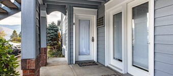 08 Lodge, Downtown, AC, Ground Floor, Hood River!