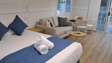 Deluxe Studio Cabin | Bed sheets