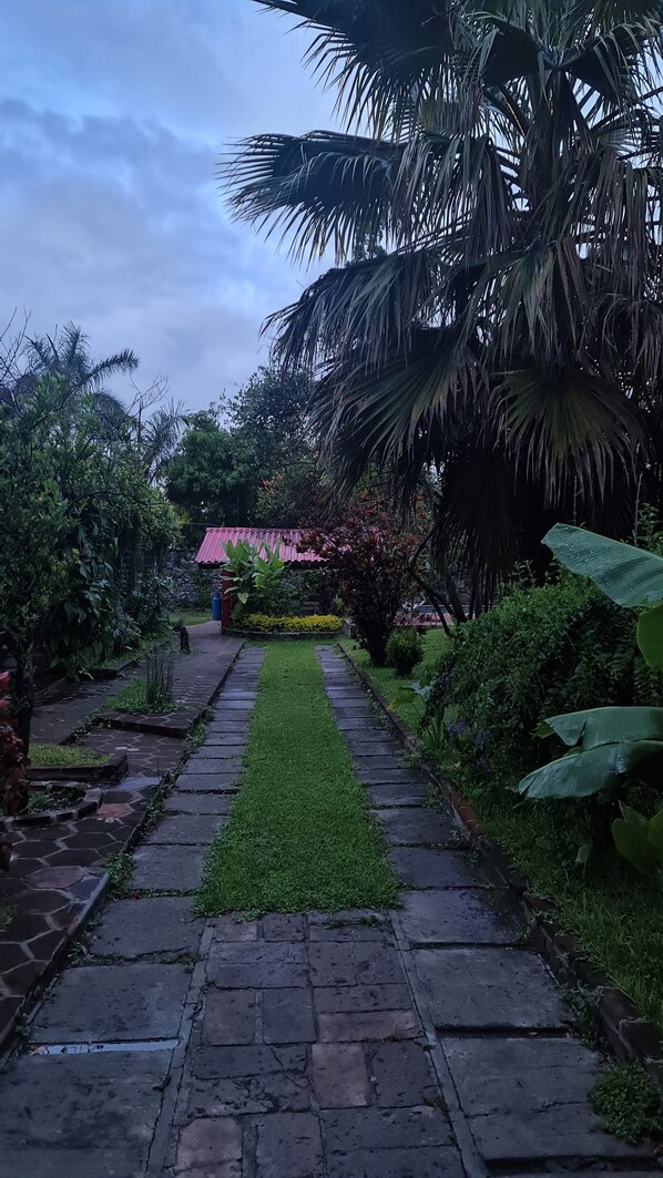 المنطقة المحيطة بالمنشأة