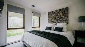 4 bedrooms, iron/ironing board, free WiFi, bed sheets - Park Crescent ~ Daylesford Macedon Region ~ Architectural Abode (Kyneton)
