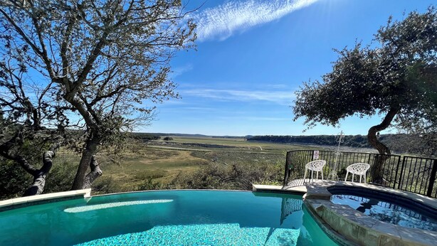 An infinity pool with a clear view of the landscape. - Scenic Lake View Home with Pool & Hot Tub (Bandera)