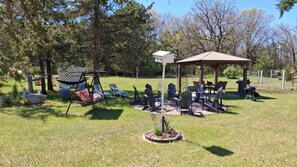 Outdoor dining - Cozy ranch house located six minutes from downtown Wisconsin Dells. (Wisconsin Dells)