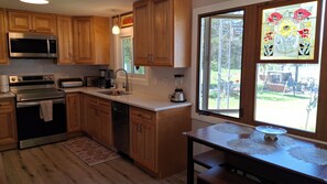 Fridge, microwave, oven, stovetop - Cozy ranch house located six minutes from downtown Wisconsin Dells. (Wisconsin Dells)