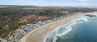 Adorable Beach house with lots of outdoor space and steps to Long Beach! 