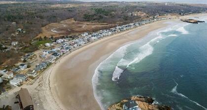 Adorable Beach house with lots of outdoor space and steps to Long Beach!