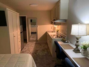 1 chambre, fer et planche à repasser, accès au Wi-Fi (inclus)
