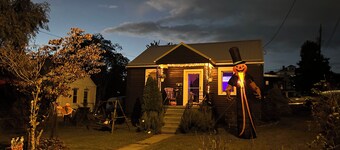 GUEST FAVORITE! ROANOKE RIVER&BIKE TRAILS. PET FRIENDLY WEEKLY DISCOUNTS HOT TUB