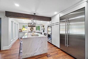 Fridge, microwave, oven, stovetop - High-end home w/ fireplace, gourmet kitchen, sauna, game rm/ large yard/fire pit (Mason)