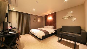 Habitación superior, 1 cama doble | Ropa de cama de alta calidad, cortinas opacas, sistema de insonorización