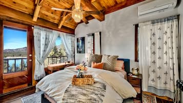 3 bedrooms, travel crib, WiFi, bed sheets