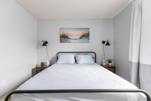 3 soverom, skrivebord, reiseseng for barn og wi-fi (inkludert)