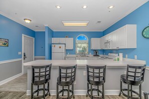 Fridge, microwave, oven, stovetop - Spacious 2 bed 2 bath Golf Course Condo - Perfect for 6-8 Guests!  Magnolia North Unit 201 (Myrtle Beach)