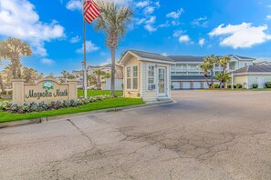 Exterior - Spacious 2 bed 2 bath Golf Course Condo - Perfect for 6-8 Guests!  Magnolia North Unit 201 (Myrtle Beach)
