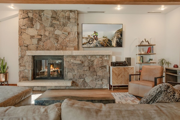 Fireplace & HDTV