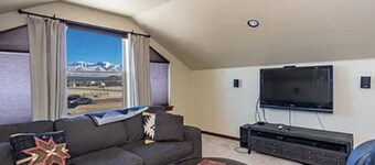 Christmas Ranch House w/Hot Tub - 30 min from ski resort!