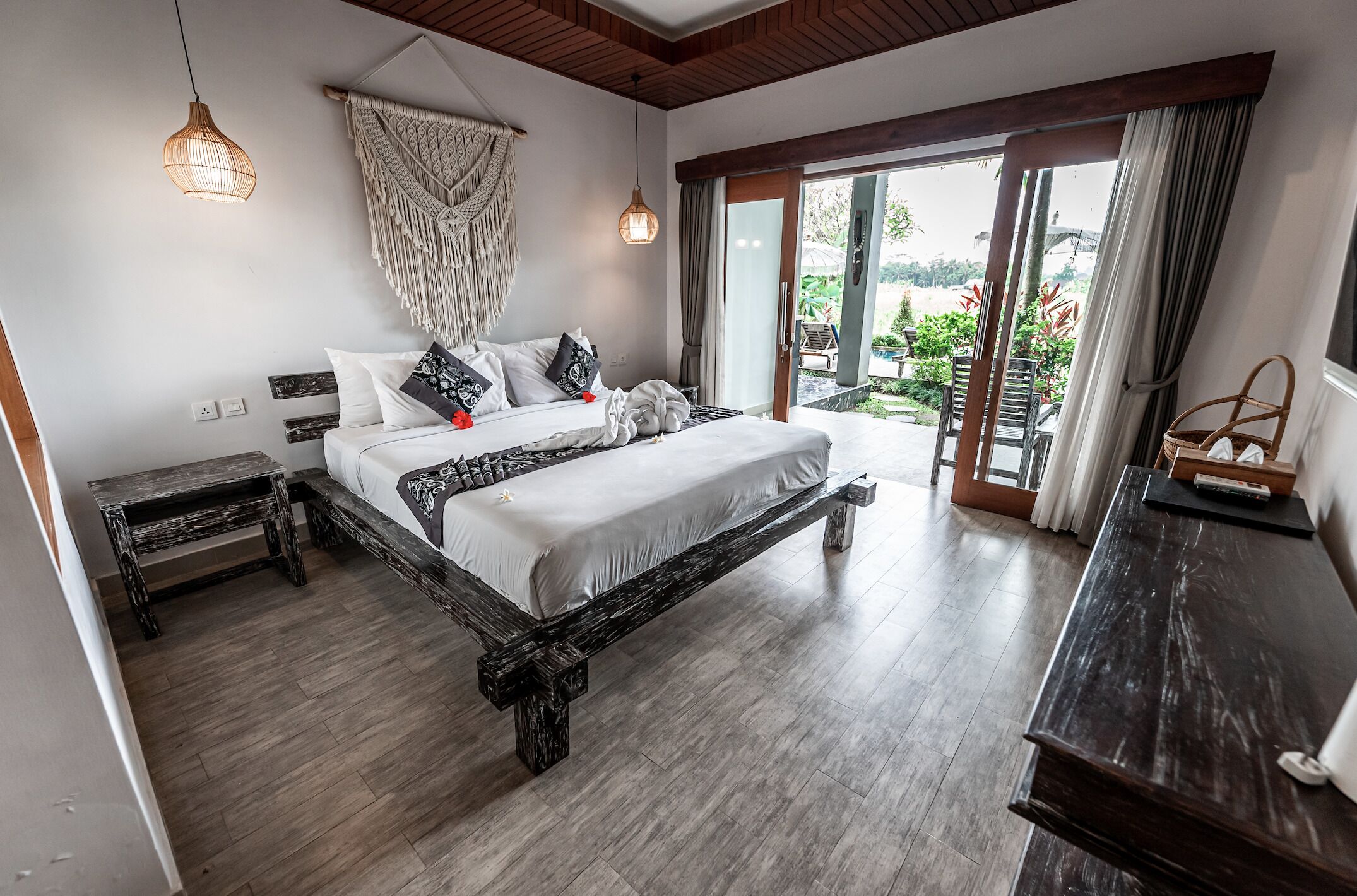 1 chambre, coffres-forts dans les chambres, fer et planche à repasser