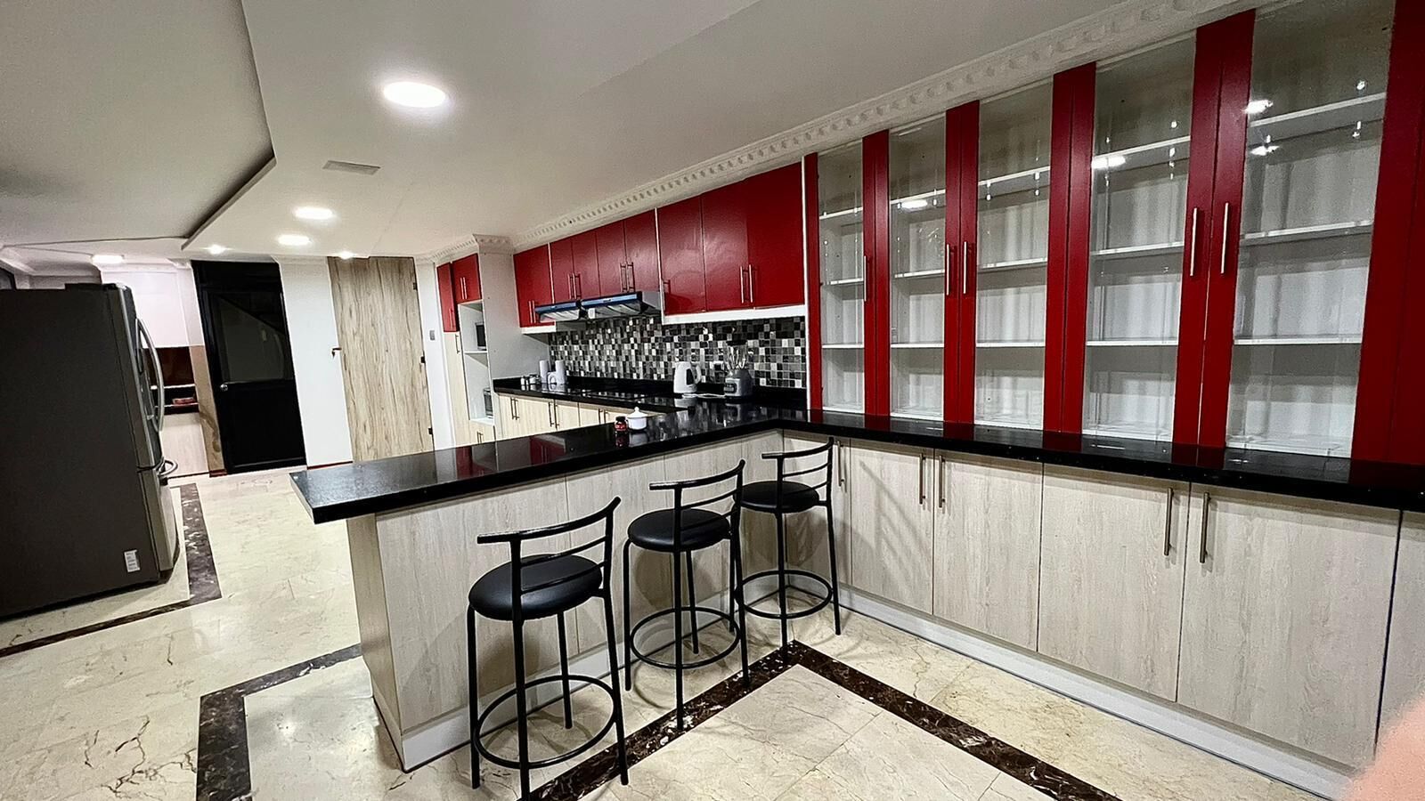 Refrigerador, microondas, horno y lavavajillas 