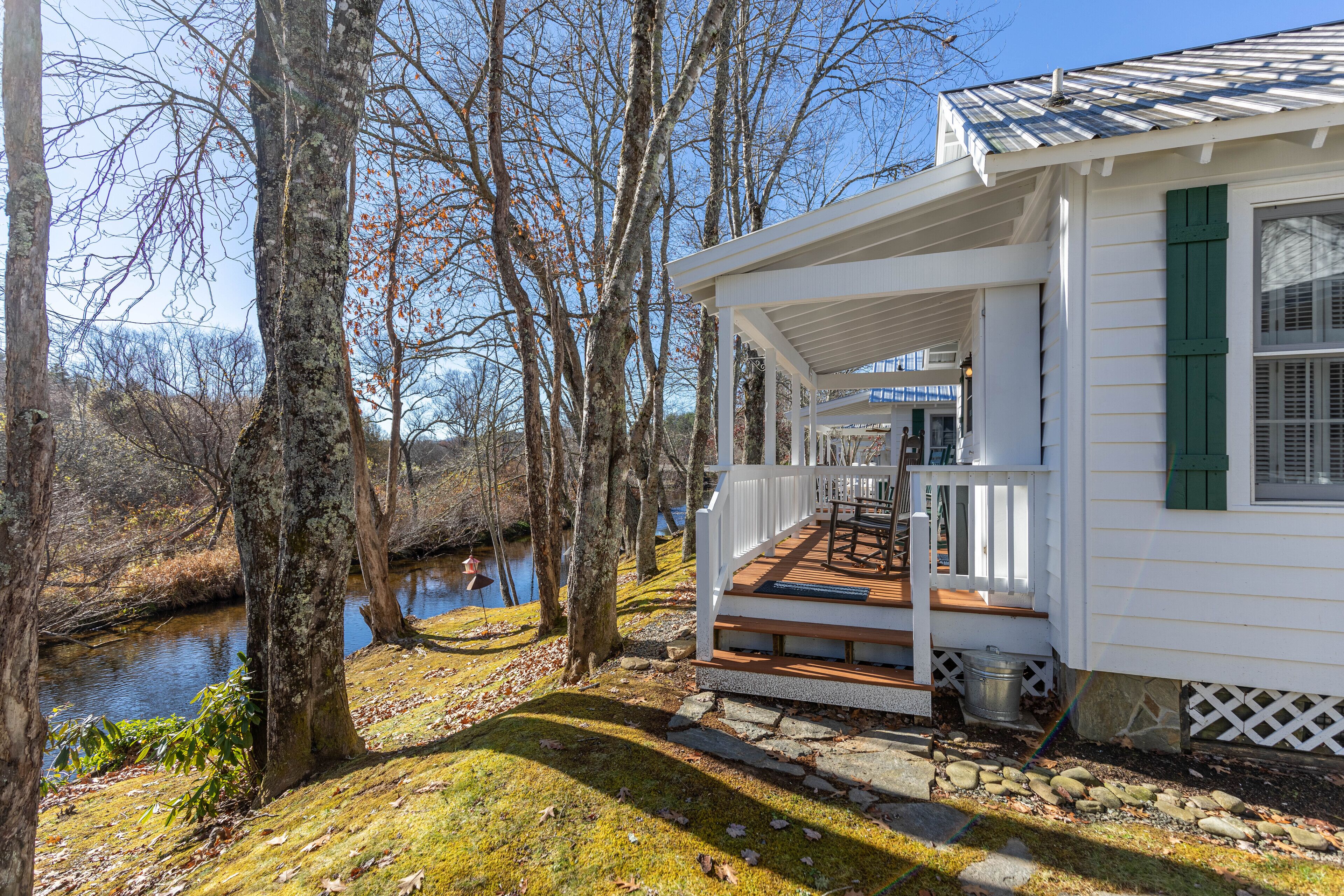 Linville River Cottage - 1BR Riverfront Cottage in Linville with wood-burning fireplace.