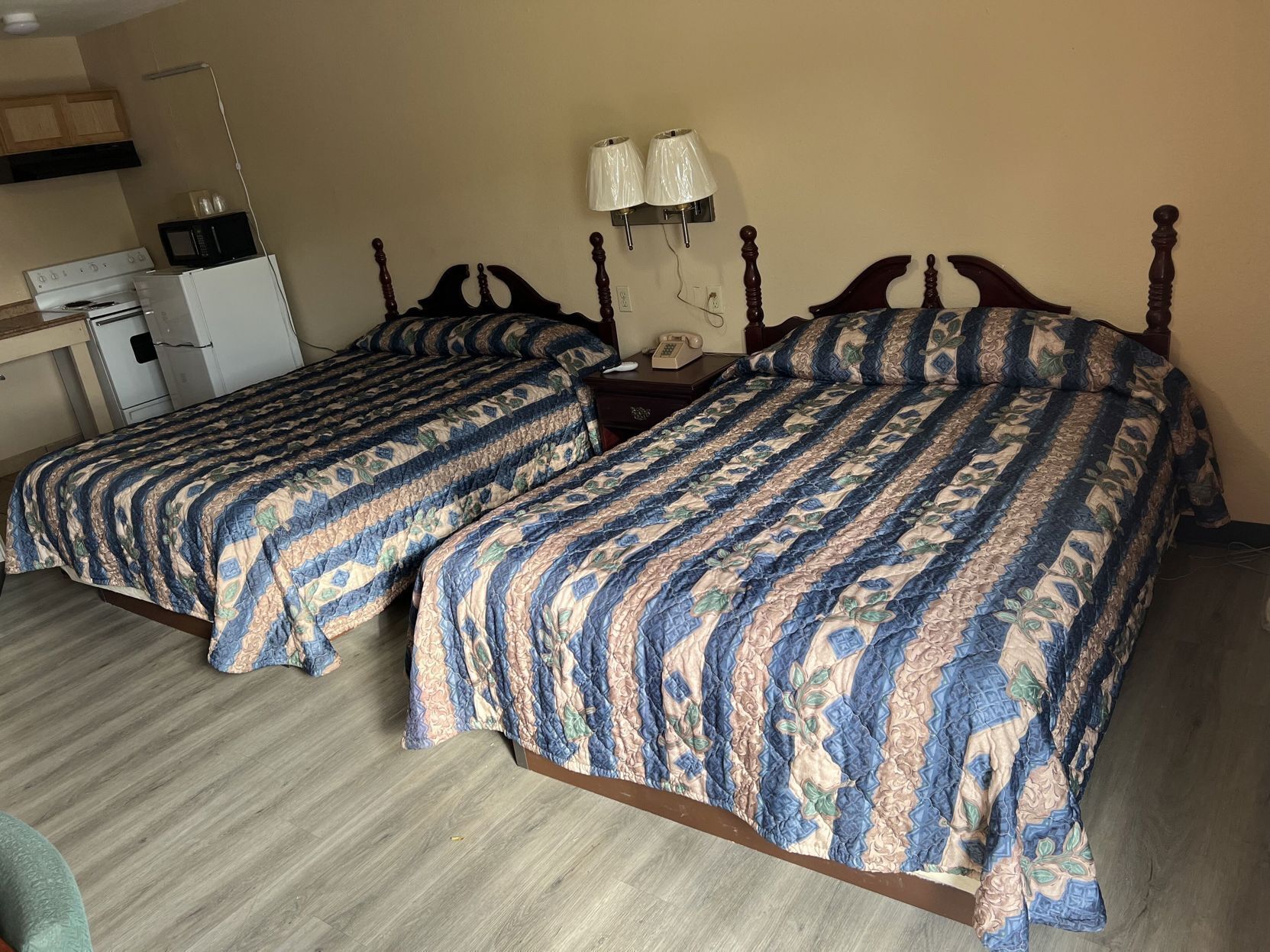 Iron/ironing board, free WiFi, bed sheets