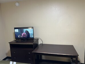 Televisor LCD de 32 polzades amb canals per satèl·lit i televisor