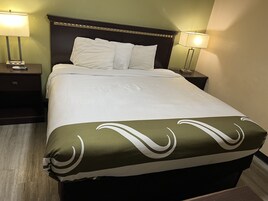 Tabla de planchar con plancha, wifi gratis, ropa de cama