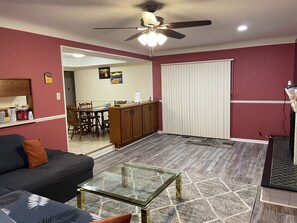Smart TV, fireplace