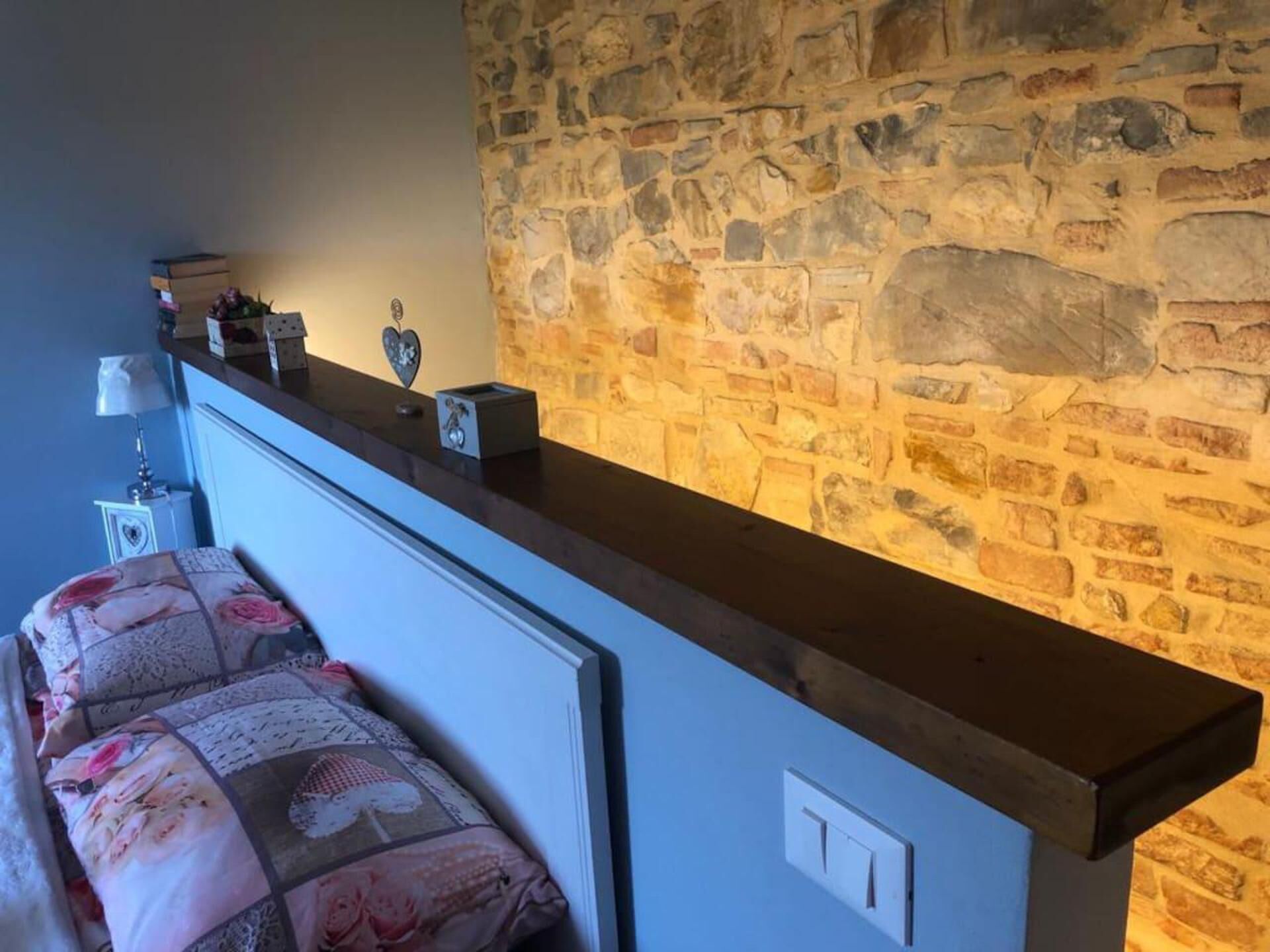 2 kamar tidur, setrika/meja setrika, Wi-Fi gratis, dan seprai linen