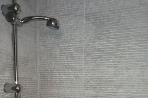 Shower, hair dryer, towels, shampoo - Beautiful Lux Apartment Chianti Firenze Area Italy (Barberino Tavarnelle)