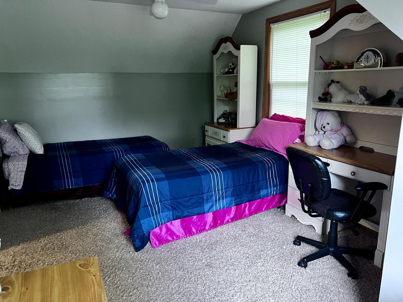 3 habitaciones, escritorio, tabla de planchar con plancha y wifi gratis 