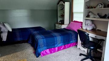 3 habitaciones, escritorio, tabla de planchar con plancha y wifi gratis