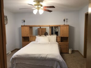 3 habitaciones, escritorio, tabla de planchar con plancha y wifi gratis