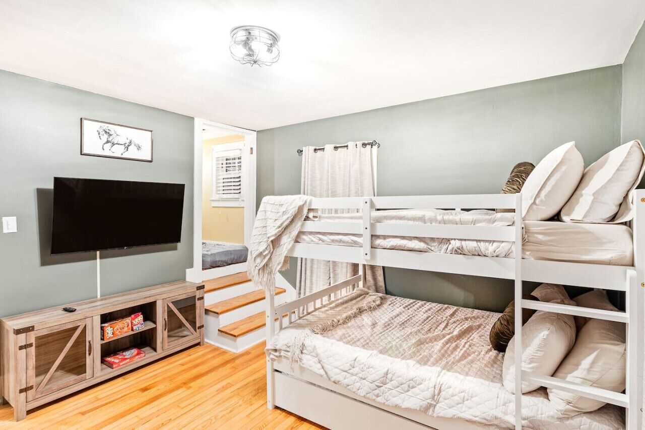 3 bedrooms, iron/ironing board, travel cot, free WiFi