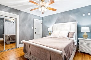 3 habitaciones, tabla de planchar con plancha y cuna de viaje