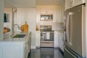 Fridge, microwave, oven, stovetop - Comfy Cute Condo - entire home (Boulder)