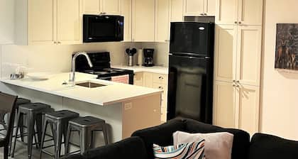 Renovated 3 bedroom condo, lower village, steps from the gondola and Toby pool.