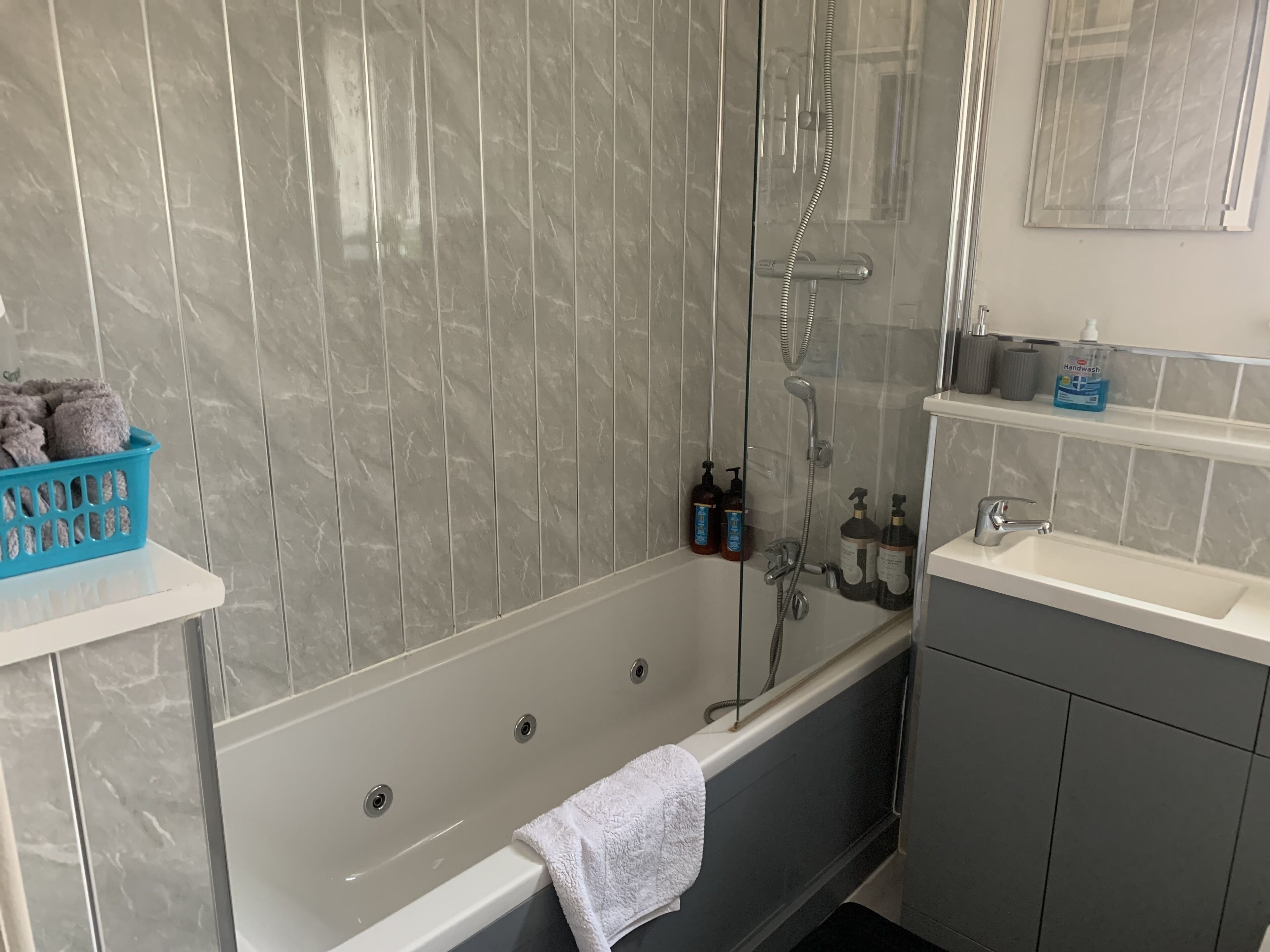 Shower, towels