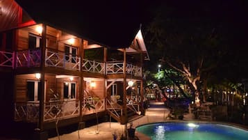 Villa, 4 Bedrooms | Minibar, desk, free WiFi, bed sheets
