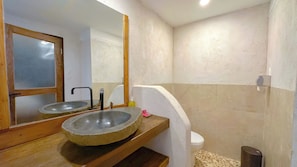 Bathroom - Serene Beach Villa (Gili Trawangan)