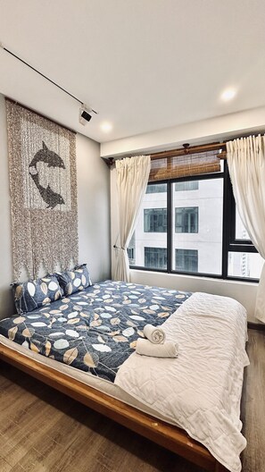 3 bedrooms, desk, iron/ironing board, free WiFi