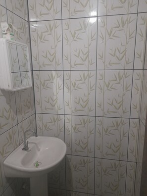 Duschwanne, Whirlpool, Haartrockner, Seife