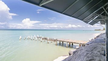 Beach nearby, sun loungers, beach towels