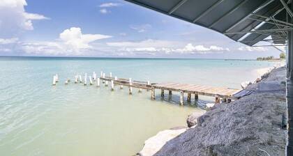 Lovely Condo 3 min walk to Combate Beach, with pool, WIFI