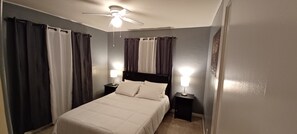 2 sovrum, skrivbord, strykjärn/strykbräda och gratis wi-fi