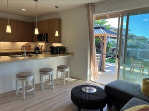 Fridge, microwave, oven, stovetop - Welcome to Nalani, which means the “The Heavens” License # 840291500050 (Waianae)