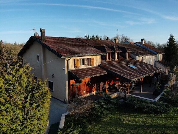 Exterior - Country property with covered terrace and large swimming pool (Charcier)